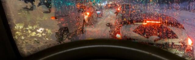 HAOS NA PUTEVIMA! Zbog snega i olujnog vetra uvode se ogranjičenja i zabrane za određena vozila! IZDATA I UPOZORENJA! (VIDEO)