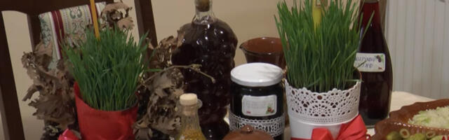 Danas je Badnji dan: Zašto se čuva žar od badnjaka i jede mak, a šta se radi sa orasima za sreću