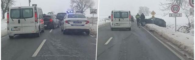 UDES NA PUTU BAČINCI - ŠID: Auto sleteo u jarak, policija na terenu (FOTO)