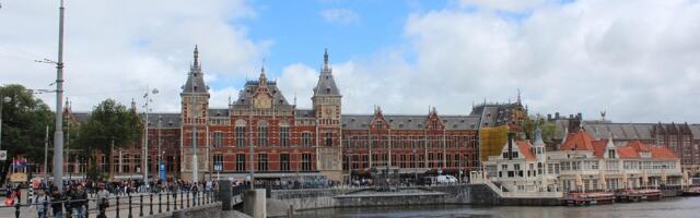 Amsterdam – prvi glavni grad koji zabranjuje reklame za fosilna goriva i meso na javnim mestima