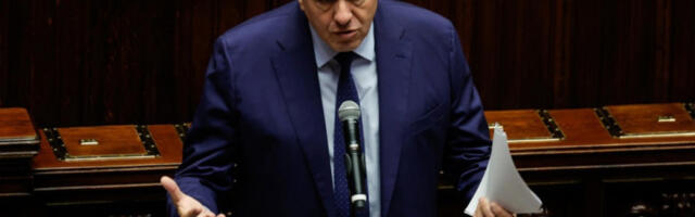 Италијански министар одбране враћа се из Дубаија војним авионом