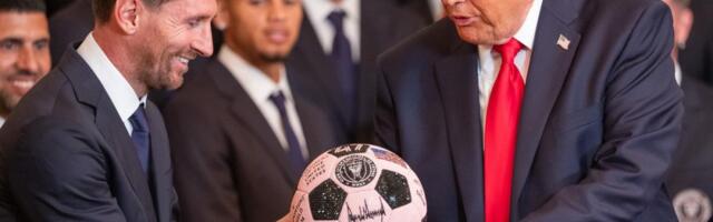 SUSRET TRAMPA I MESIJA U BELOJ KUĆI! Slavni Argentinac u društvu predsednika Amerike: Fotografije i snimci obišli planetu! (FOTO, VIDEO)