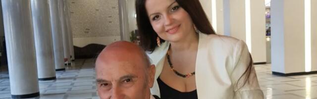"Mi smo već 15 godina u braku": Pevač uživa sa 41 godinu mlađom, a evo kako je ljubav počela