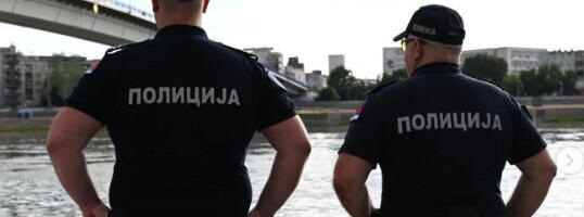 NOVOSADSKI POLICAJCI U POSLEDNJEM TRENUTKU SPASILI ČOVEKA! Sekunde delile od tragedije, usledila dramatična akcija spasavanja na Dunavu (foto)