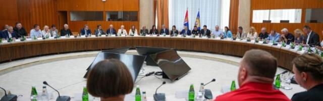 Istorijski nizak vodostaj Dunava! Zasedao štab za vanredne situacije (FOTO)
