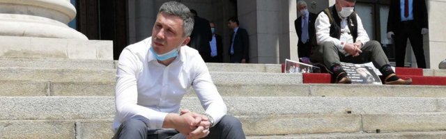 Obradović se vratio hriščanskim vrednostima, ali je zaboravio da prestane sa lažima: Kajem se zbog Rističevića, ne jedem hranu, samo se hidriram