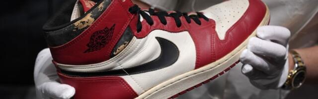 Džordanove nošene patike prodate za gotovo pola miliona dolara