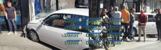 Djevojka se automobilom zabila u izlog butika u centru Novom Pazara