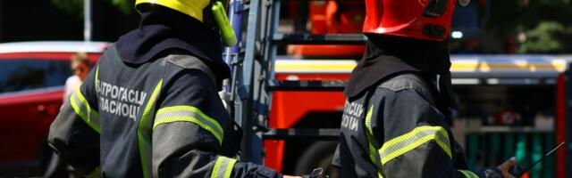 Gust dim prekrio staro jezgro Trogira: Veliki požar zahvatio čitav blok u Ulici Matije Gupca