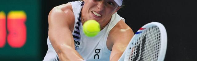 Druga teniserka sveta se mučila protiv autsajderke: Zbog nje je Novak Đoković na terenu kasnije nego što treba