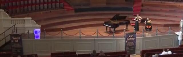 VIDEO: Studenti u Amsterdamu se pripremaju za ispite dok im muzičari sviraju klasičnu muziku