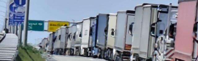 Na graničnom prelazu kolona kamiona od 25 kilometara