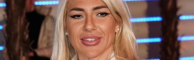 Jovana Jeremić opalila selfi u stanu, a DETALJ iza nje svi gledaju U ČUDU: Čeka se bokserova reakcija (FOTO)