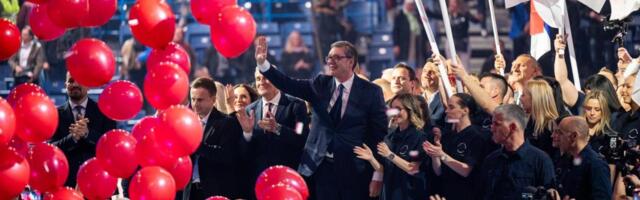 VIDOVDANSKI SKUP KAO TEST POLITIČKE SNAGE! "SNS demonstrira moć i ozbiljnost, a blokaderi u senci sopstvenih improvizacija"