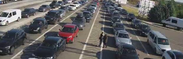 PROŠLI PAKLENI DANI NA GRANICAMA, ZAVRŠENA VELIKA SMENA TURISTA: Na Horgošu nema skoro nikog, na Gradini i Preševu bez gužvi (FOTO)