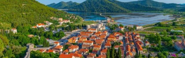Na ovoj plaži u Hrvatskoj more zagađeno fekalijama, kupanje nije bezbedno