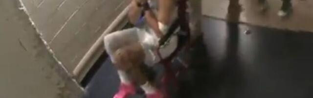 Potresne scene: Zvezda Bostona u kolicima napustila dvoranu (VIDEO)