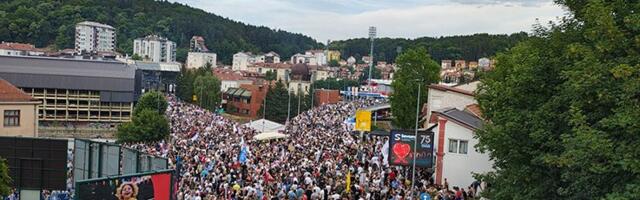 Veliki protest u Užicu: Okupili se građani iz cele Srbije, jasne poruke govornika, blokirana magistrala (FOTO/VIDEO)