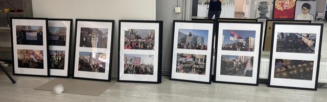 Poslednje pripreme pred izložbu fotografija Lazara Novakovića