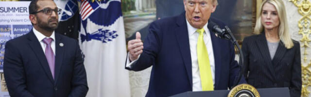 Бела кућа демантовала да Трамп разматра смену шефа ФБИ Патела