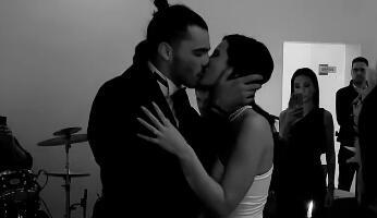 OSTAVILA KEBINOG SINA PRED VENČANJE, A SAD JE VOLI MLAĐI FUDBALER: Objavila sliku sa zgodinim suprugom, oko njih zimska bajka (FOTO)