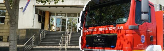 THICK SMOKE SPREADS FROM ROOF OF SPECIAL COURT IN BELGRADE: Everyone has been evacuated from the building!