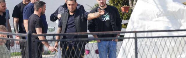 SRCEPARAJUĆE SCENE U DOMU LAZIĆA: Prijatelji spremaju poslednji oproštaj od Dragana Lazića (FOTO/VIDEO)