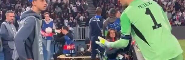 SKANDAL NA UTAKMICI VEKA! Isplivao snimak Bajernovog golmana, ovaj detalj sa najluđeg meča je svima promakao!