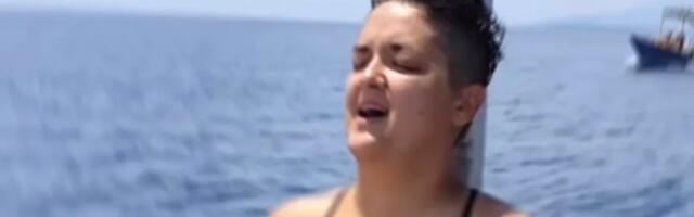 Marija Šerifović se skinula u bikini: Sin Mario joj sedi u krilu, napustila Srbiju
