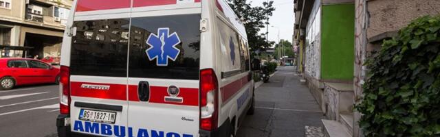 Sudar kod Galerije: Prednji deo vozila smrskan (FOTO)