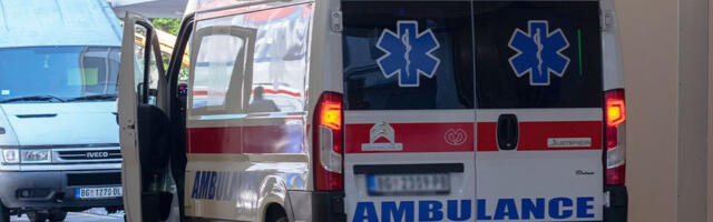 DETE UDARILA STRUJA U ŽELEZNIKU! Zadobio teške opekotine, hitno prebačen u bolnicu!