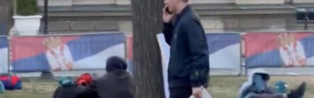 Kontra-studenti u Pionirskom parku: Postavili šatore, tu je i Miloš Pavlović (FOTO, VIDEO)