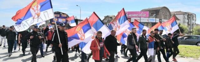 SRBI KOJI PEŠAČE SA KIM NADOMAK CILjA: Stigli do Ade Ciganlije, nastavljaju ka centru Beograda (FOTO)