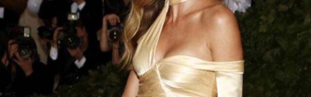 GLAVNA TEMA NA DOGAĐAJU JE BILA ONA! Godine su za lepoticu samo broj: Izgleda bolje nego mlađe koleginice, BOMBA