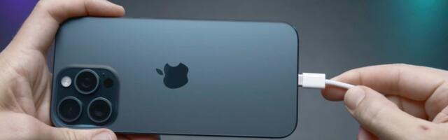 Punjač i telefon su vam mokri? Evo kako bezbedno puniti uređaj i izbeći oštećenja