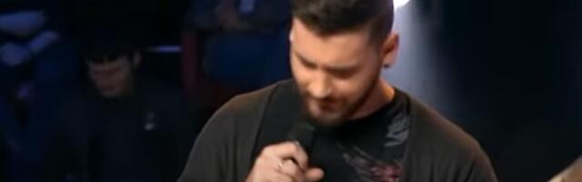"DESILA SE STRAŠNA TRAGEDIJA, A TI SE ŽALIŠ JER NE STIŽEŠ NA FARBANJE" Pevač zgrožen influenserkom, obratio joj se: Nadam se da te je sramota