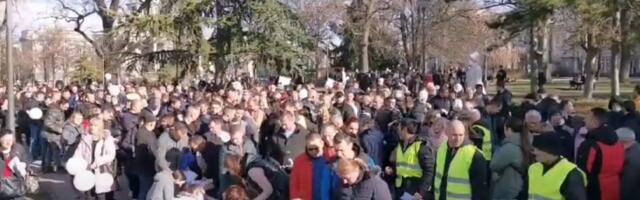 "Želimo struju": Protest ispred Predsedništva