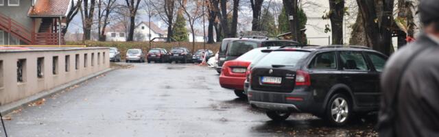Konačno asfaltiran blatnjavi parking iza zgrada u Ulici Bate Jankovića