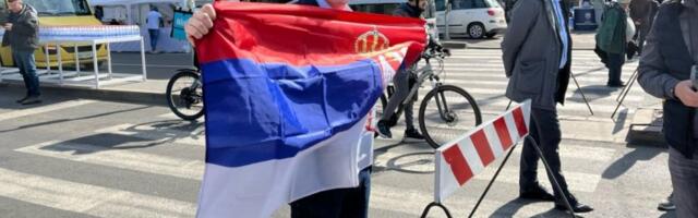MALI RAZVIO SRPSKU ZASTAVU Ministar sa narodom na svenarodnom skupu: Ekspo je šansa za celu Srbiju (VIDEO)