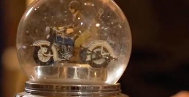 Najveći kolekcionar snežnih kugli na svetu: U kolekciji ima ih preko jedanaest hiljada (VIDEO)