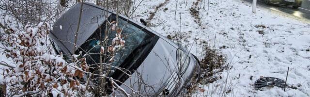 Evo kako izvući automobil iz snega: Ove cake vas mogu spasiti