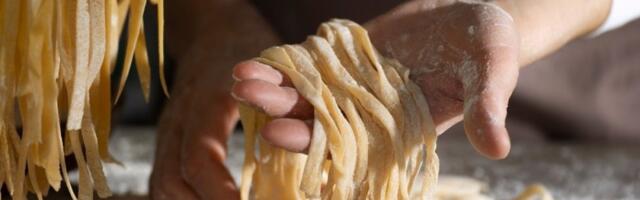 Recept za domaće rezance koji se ne raspadaju: Stari bakin trik sprečava gnjecavost i čini supu savršenom