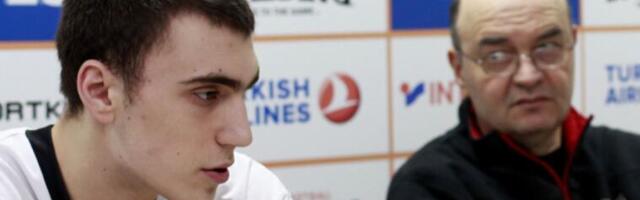 FOTOGRAFIJE KOJE GOVORE VIŠE OD 1.000 REČI: Evo kako je Vujošević od Milutinova pravio igrača...