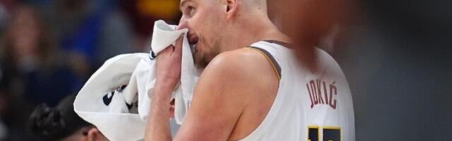 Jokić krvav izašao sa terena: Morao je na klupu posle udarca Edvardsa (VIDEO)