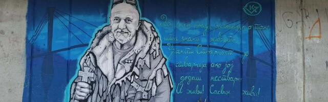 MITROVČANI NE ZABORAVLJAJU SVOG ŽUTARU! Na obali Save otkriven mural čoveku koji je život posvetio reci, prijateljima i spasavanju drugih (FOTO)
