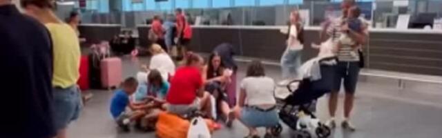 Srbi "zarobljeni" na aerodromu na Kipru: Avion poleteo bez njih, turistička agencija ne odgovara (VIDEO)
