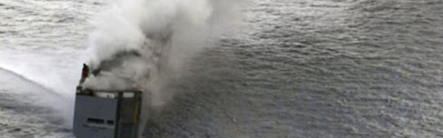 Украјинци погодили танкер у Црном мору који припада руској флоти у сенци