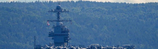 Највећи носач авиона на свету кренуо ка Блиском истоку