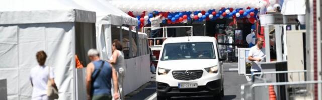 KAKVA SRAMOTA! Blokader priziva smrt ljudi na velikom skupu u Beogradu! (VIDEO)