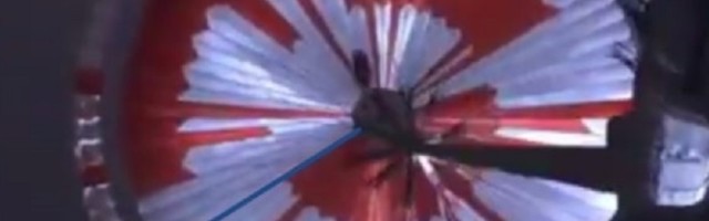 Padobran Prsavirens nosio je tajnu poruku,  ljudi na Internetu su to veoma brzo uspeli da dešifruju (FOTO)